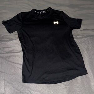 Ik am selling all black Under Armour workout shirts